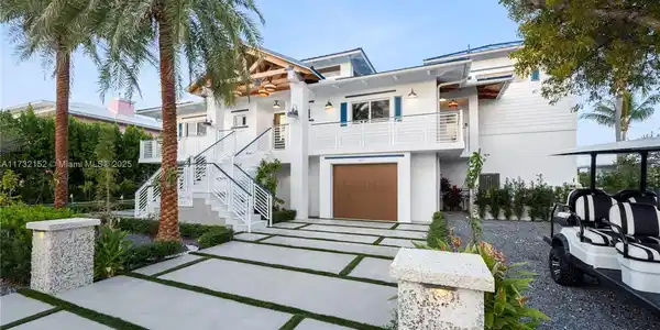 400 Palm Dr
