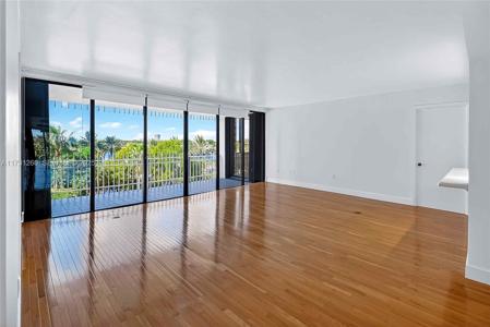 2 Grove Isle Dr