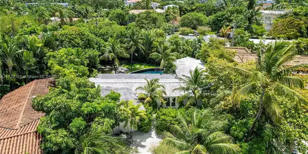 385 Harbor Ct