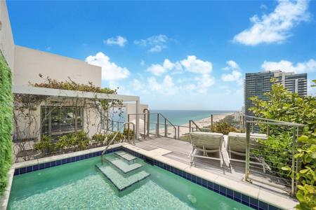 2201 Collins Ave