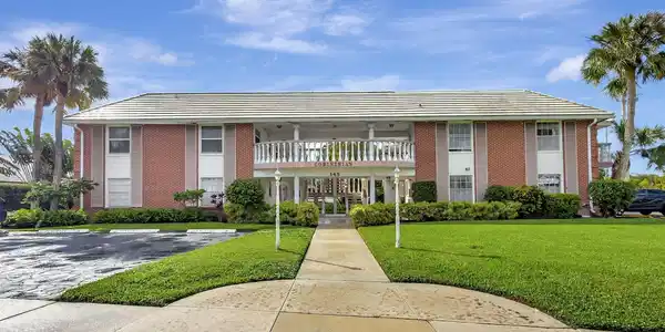 148 Yacht Club