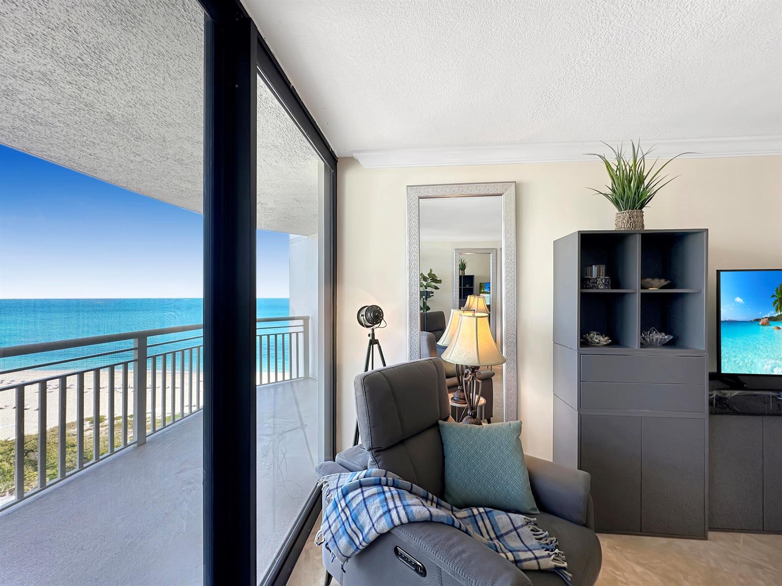 Image 4: Living Room Balcony Access