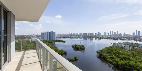 16385 Biscayne Blvd Unit 2007