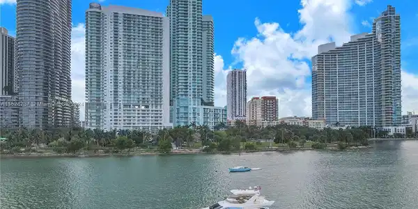 1900 N Bayshore Dr