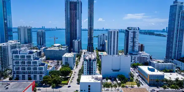 2275 Biscayne Blvd