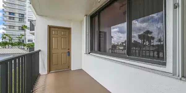 Image 4: 1 Entry 01
