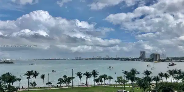 1800 N Bayshore Dr