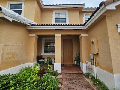 1053 NE 42nd Ave
