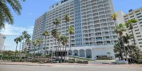 5401 Collins Ave