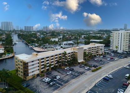 301 Golden Isles Dr
