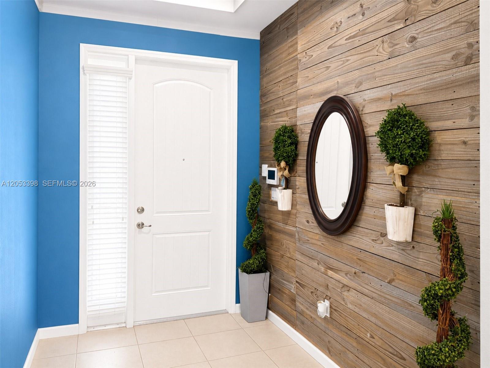 Image 4: Foyer.