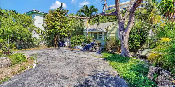 8919 Harding Ave
