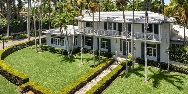2500 Lake Ave