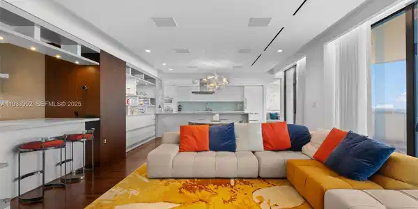 9999 Collins Ave