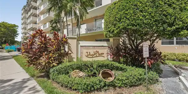 1455 N Treasure Dr