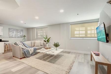 865 Collins Ave