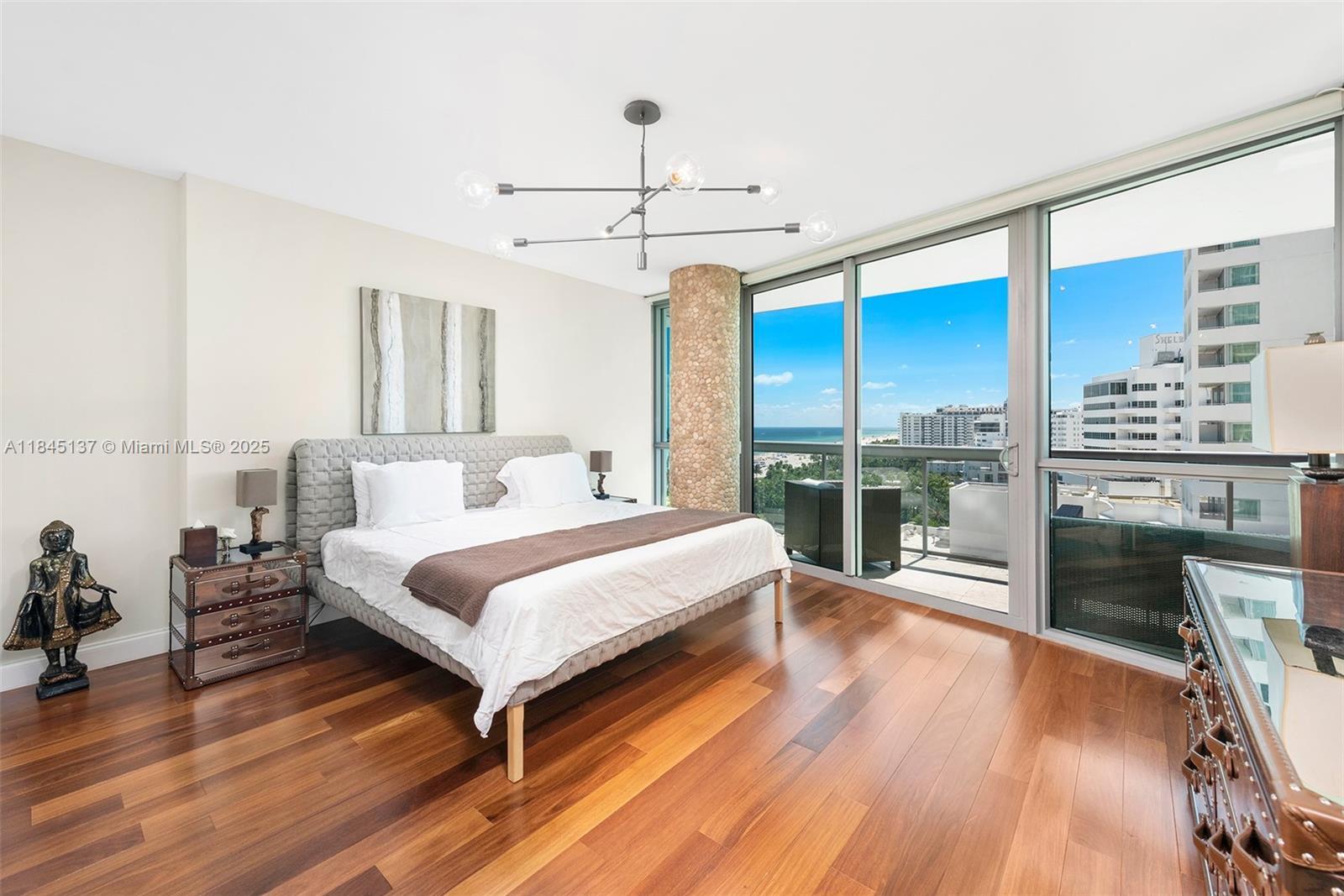 Image 4: Master Bedroom