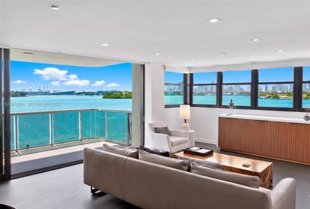9 Island Ave