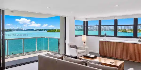 9 Island Ave