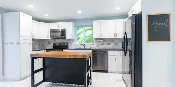 Image 4: Remodeled Kitchen
