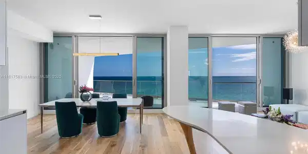 16901 Collins Ave