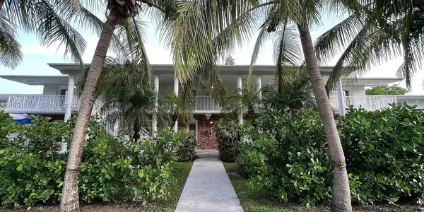 100 Sunrise Dr