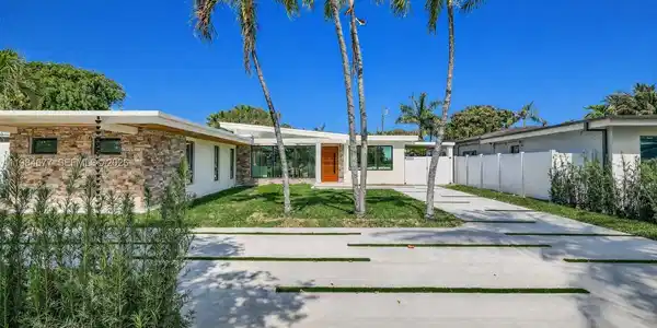 905 Fairway Drive