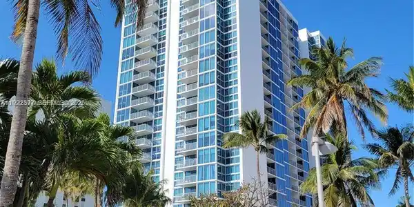2655 Collins Ave