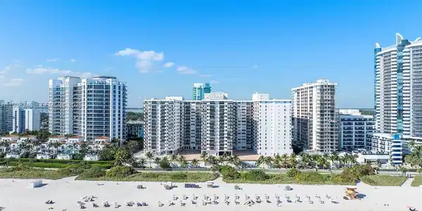 6039 Collins Ave