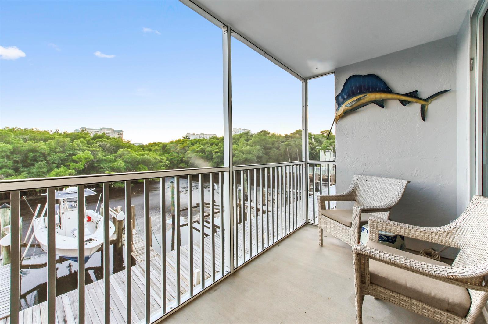 Image 3: 25 balcony 01