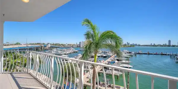 7601 E Treasure Dr Unit 418