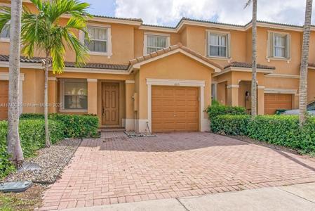 1015 NE 41st Pl