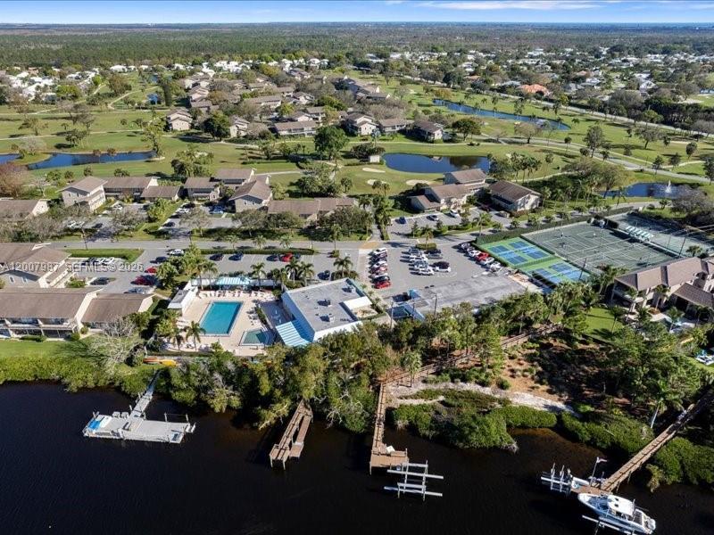 Image 2: Riverbend CC Community close to beaches, Boating Shops.