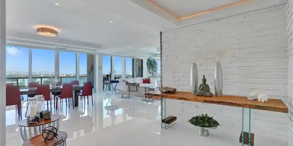 10101 Collins Ave