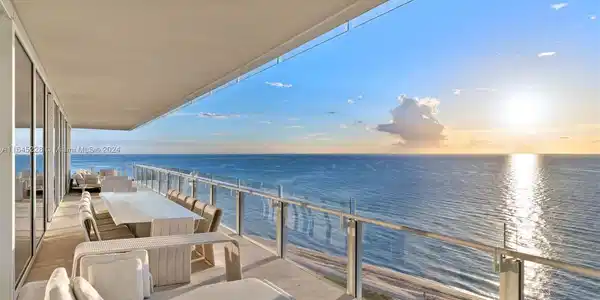 9001 Collins Ave