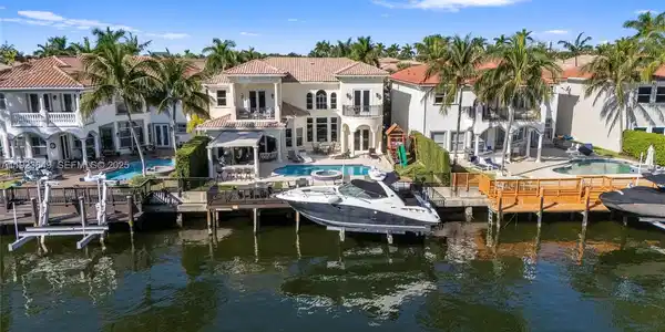 1555 Windjammer Way