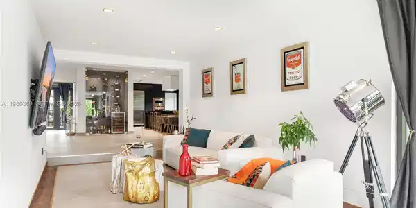 63 SW 31st Rd
