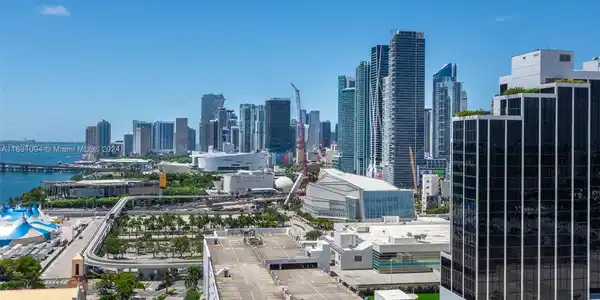 1750 N Bayshore Dr
