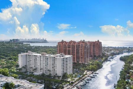 90 Edgewater Dr