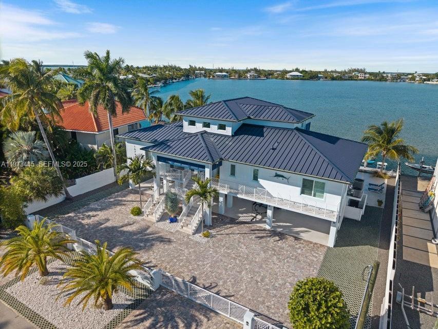 Image 1: 16745 Tamarind Rd Sugarloaf KeyExquisite Florida Keys living on a Grand Scale!