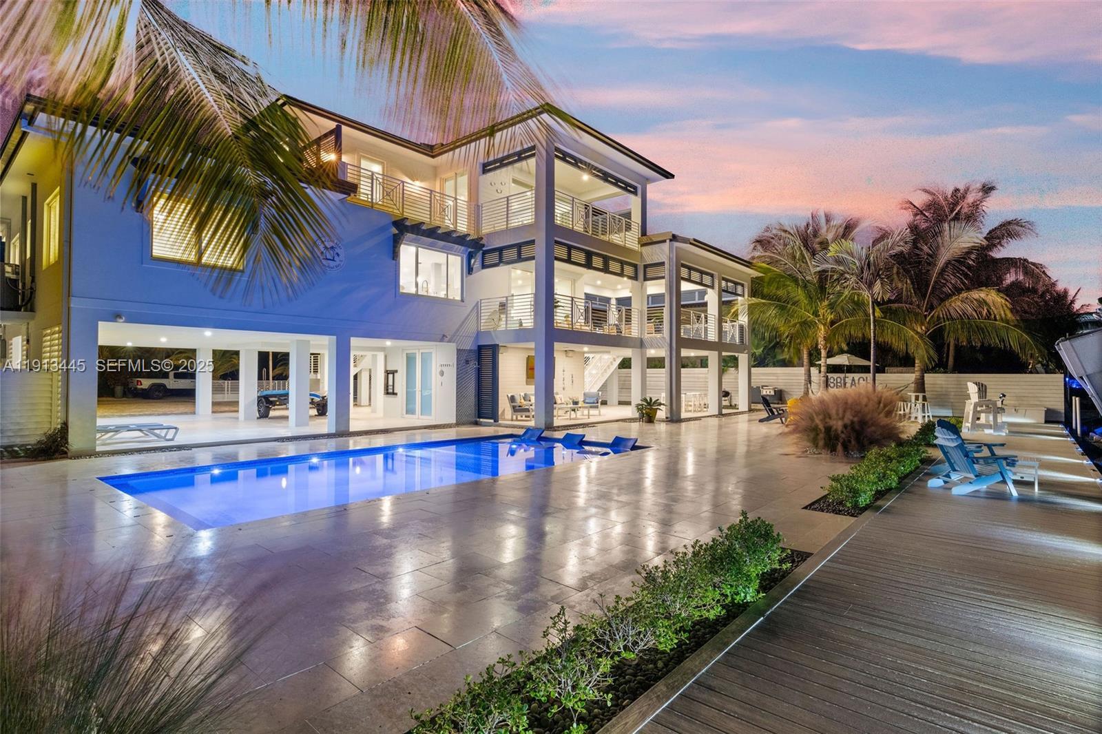 Image 2: 16745 Tamarind Rd Sugarloaf KeyExquisite Florida Keys living on a Grand Scale!