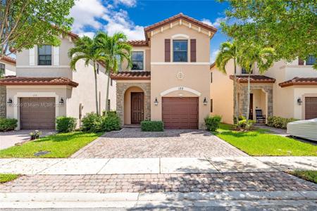 125 NE 37th Pl