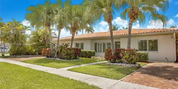 2085 Ixora Rd