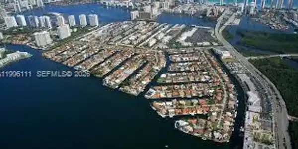 Image 2: LIVE IN BEAUTIFUL EASTERN SHORES