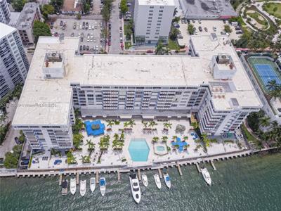 800 West Ave