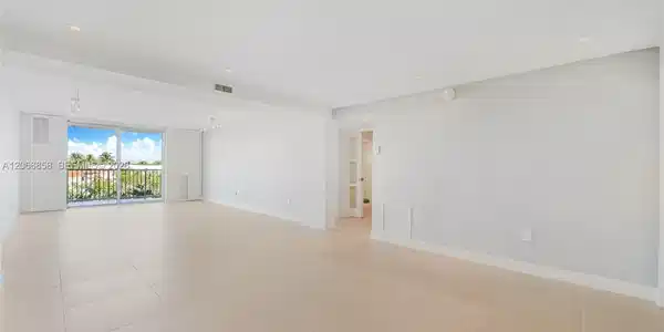 Image 2: Living Room/Dining Room