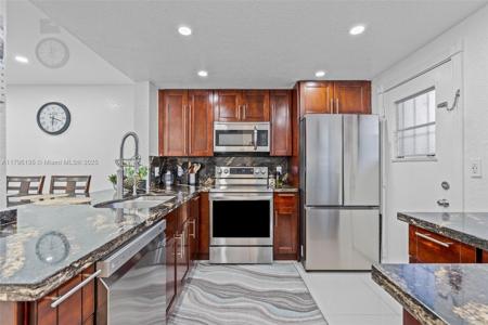 301 NE 14th Ave
