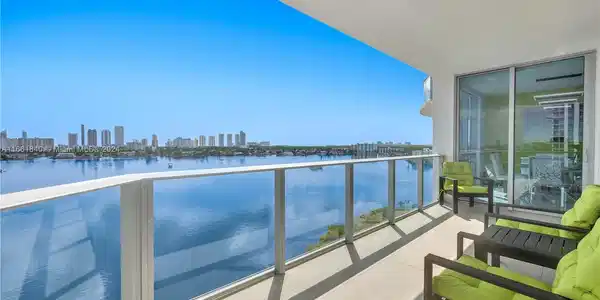 17111 Biscayne Blvd