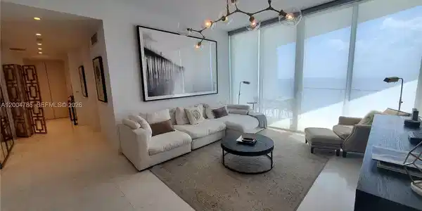 16901 Collins Ave