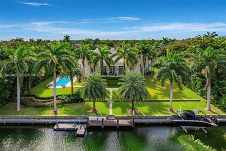 585 Arvida Pkwy
